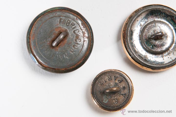Antig&uuml;edades: 3 BOTONES DE TRAJES - Foto 6