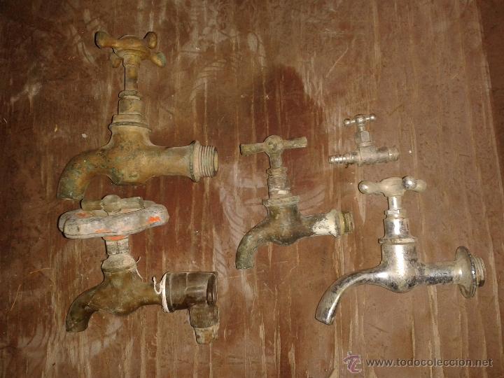 Antig&uuml;edades: Lote de 5 grifos antiguos - Foto 1