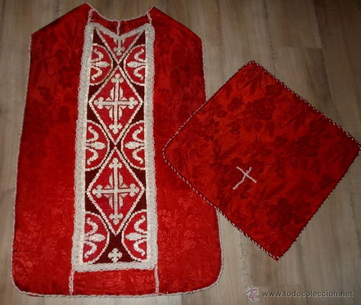 Antig&uuml;edades: CASULLA ROJA BORDADO CRISTAL - Foto 1