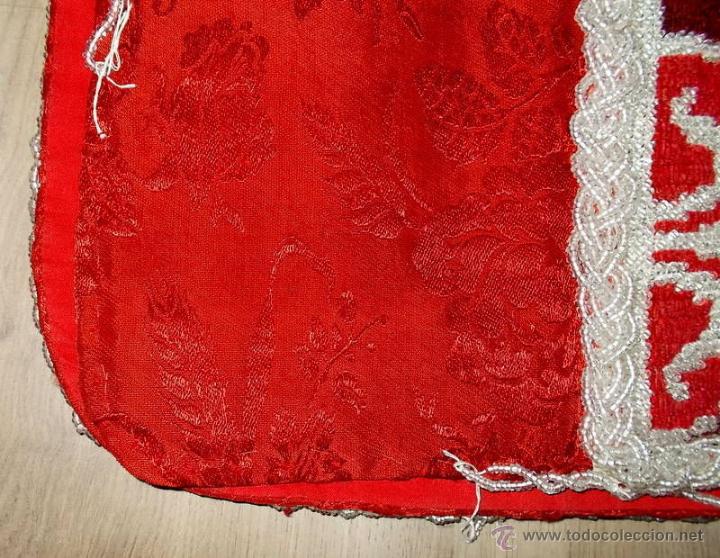 Antig&uuml;edades: CASULLA ROJA BORDADO CRISTAL - Foto 9