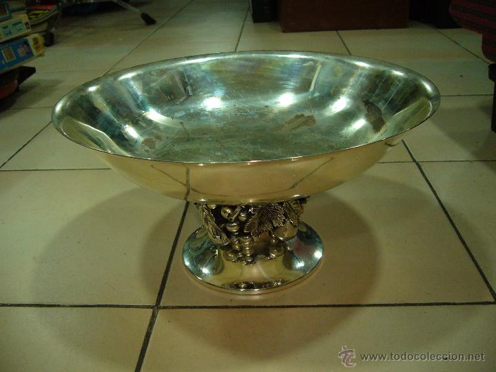 Antig&uuml;edades: frutera de metal ba&ntilde;ada en plata - Foto 1