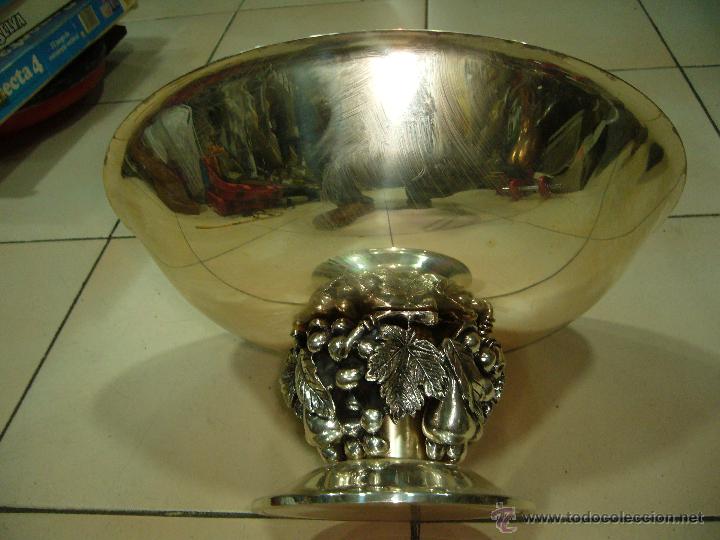 Antig&uuml;edades: frutera de metal ba&ntilde;ada en plata - Foto 4