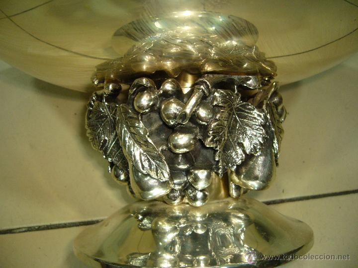 Antig&uuml;edades: frutera de metal ba&ntilde;ada en plata - Foto 7