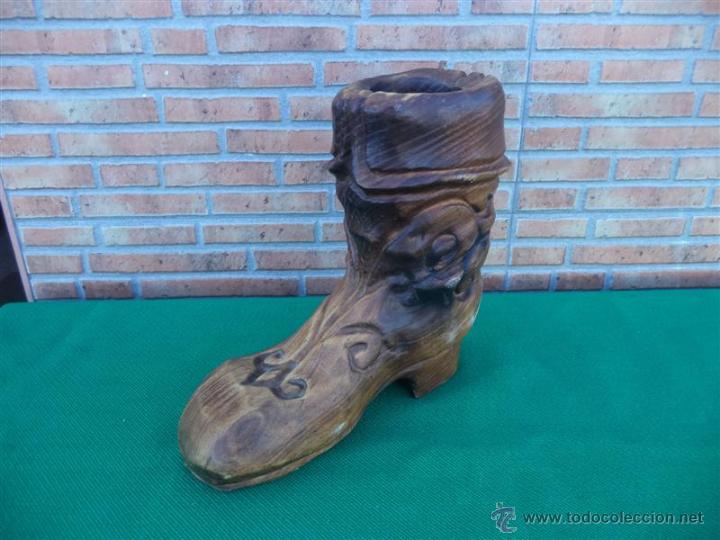 Antig&uuml;edades: lapicero de madera forma de bota - Foto 1