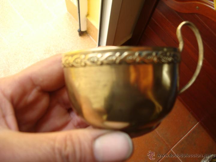 Antig&uuml;edades: juego de platos y tazas en bronce - Foto 2