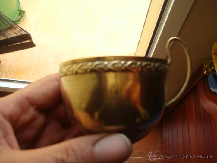 Antig&uuml;edades: juego de platos y tazas en bronce - Foto 3