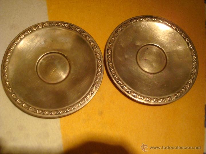 Antig&uuml;edades: juego de platos y tazas en bronce - Foto 4