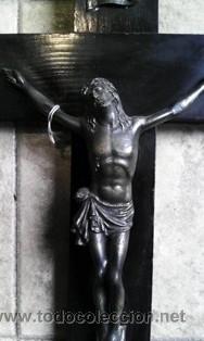 Antig&uuml;edades: Cruz de madera y bronce - Foto 2