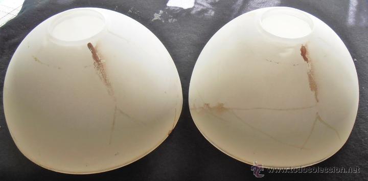 Antig&uuml;edades: 2 TULIPAS PARA LAMPARA DE MESA, TECHO ETC - Foto 1
