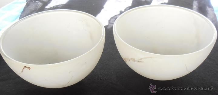 Antig&uuml;edades: 2 TULIPAS PARA LAMPARA DE MESA, TECHO ETC - Foto 2