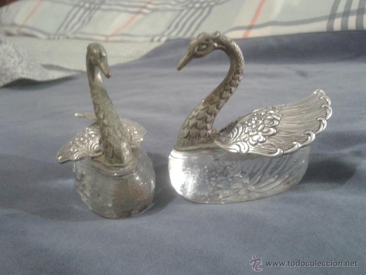 Antig&uuml;edades: Dos cisnes de cristal y metal miden 8 cms de altura