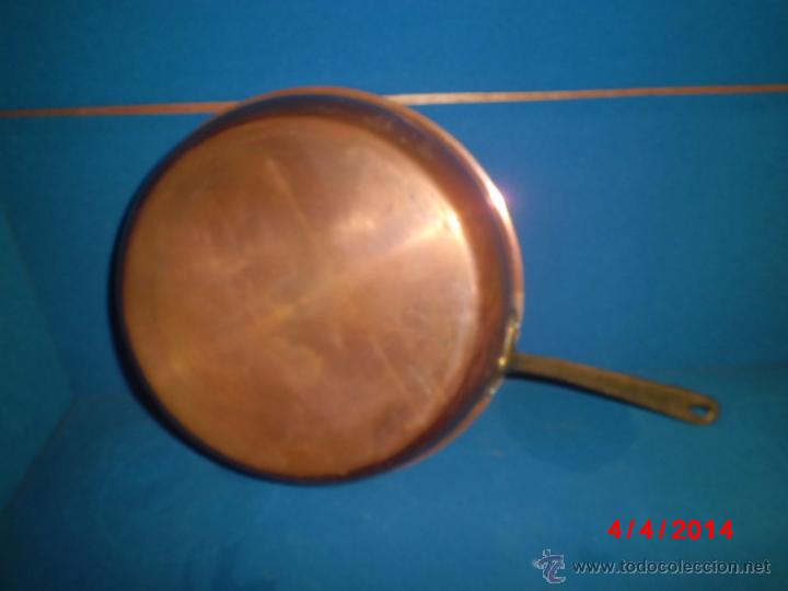 Antig&uuml;edades: ANTIGUA SARTES DE COBRE CON EL MANGO DE BRONCE - Foto 1