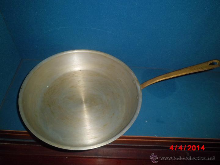 Antig&uuml;edades: ANTIGUA SARTES DE COBRE CON EL MANGO DE BRONCE - Foto 3