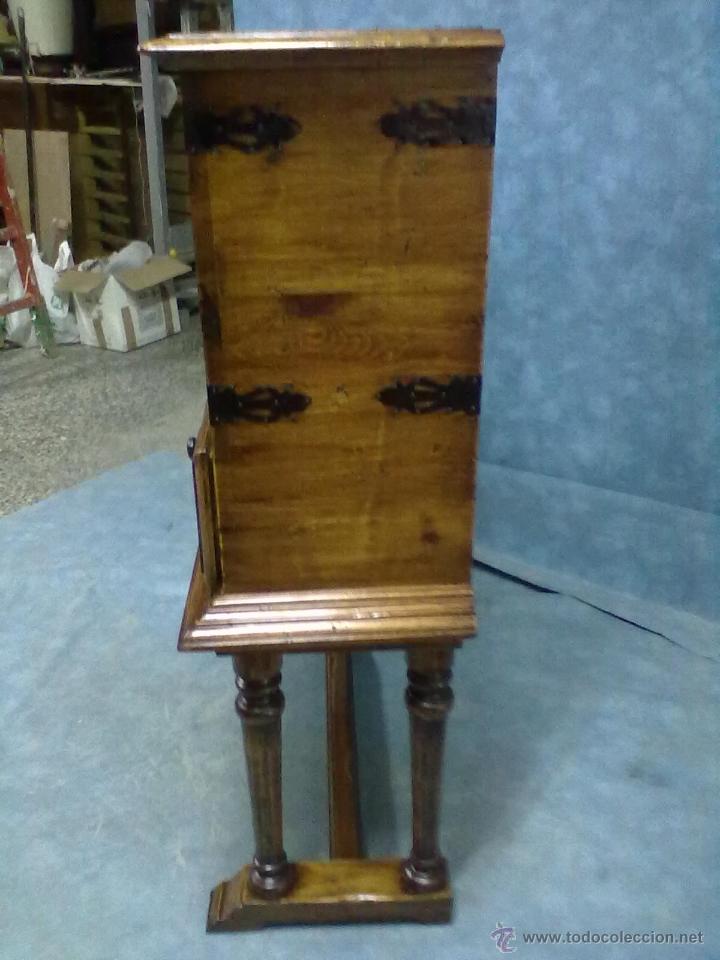 Antig&uuml;edades: ARCA ARCON BAUL SOBRE PATAS TORNEADAS - Foto 9