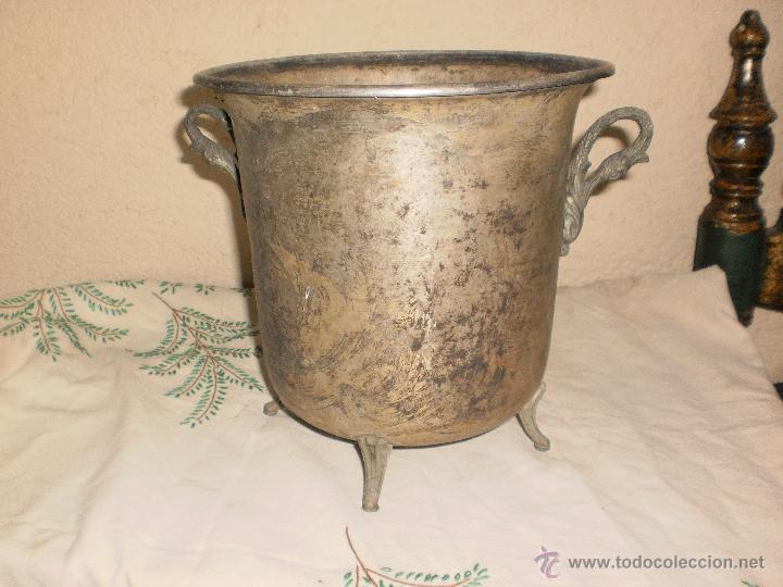 Antig&uuml;edades: MACETERO DE METAL ANTIGUO - Foto 1