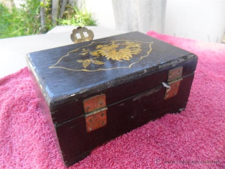 Antig&uuml;edades: caja madera oriental - Foto 3