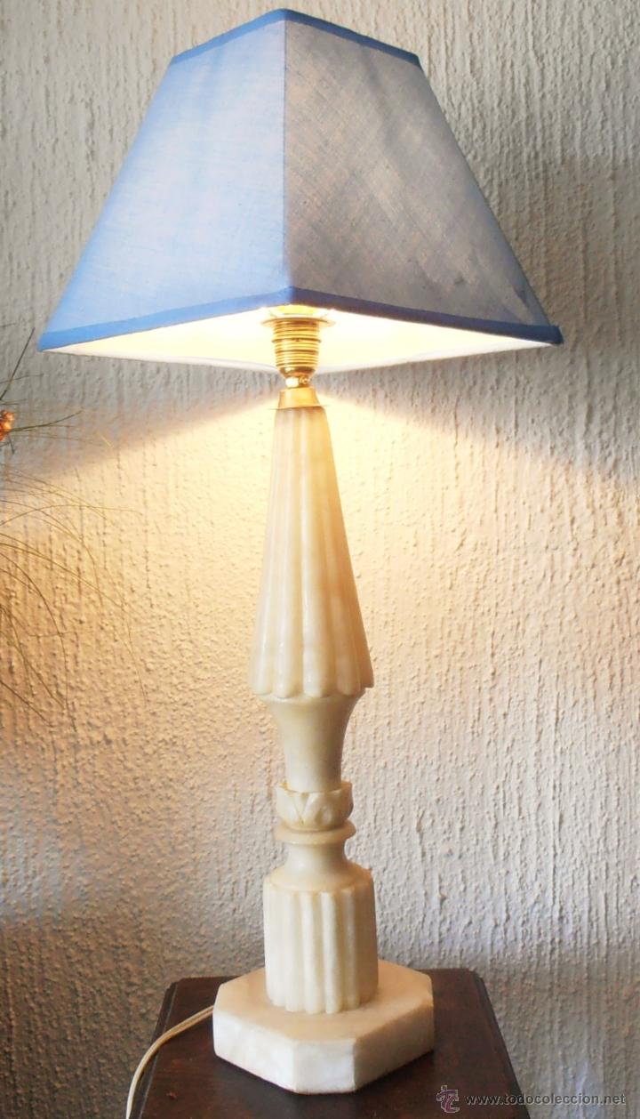 Antig&uuml;edades: LAMPARA DE ALABASTRO BLANCO Y PANTALLA CELESTE - Foto 1