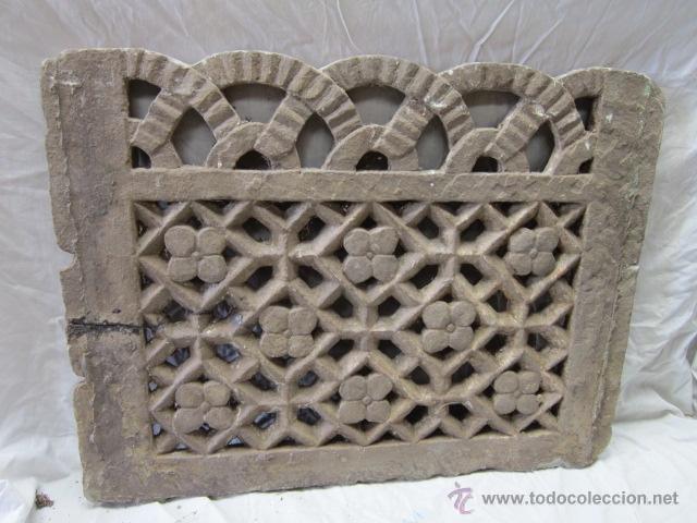 Antig&uuml;edades: Preciosa piedra tallada con dibujos geom&eacute;tricos de forma rectangular, de origen oriental. - Foto 1