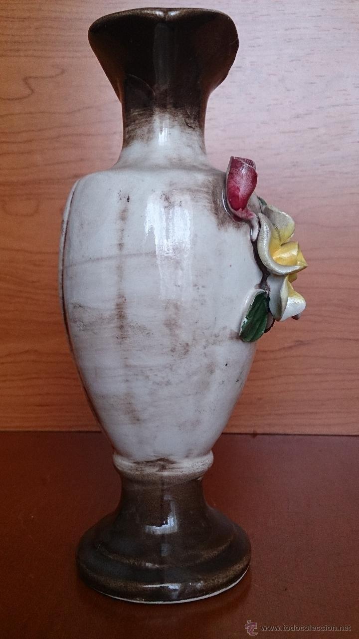 Antigüedades: Jarra antigua en cerámica Italiana CAPODIMONTE, con flores en relieve y certificado de origen. - Foto 4 - 42812025