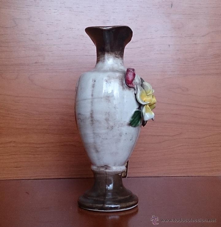 Antigüedades: Jarra antigua en cerámica Italiana CAPODIMONTE, con flores en relieve y certificado de origen. - Foto 9 - 42812025