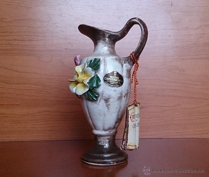 Antigüedades: Jarra antigua en cerámica Italiana CAPODIMONTE, con flores en relieve y certificado de origen. - Foto 14 - 42812025