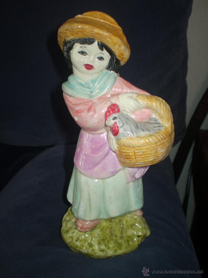 Antig&uuml;edades: NI&Ntilde;A CON CESTA Y GALLINA - Foto 1