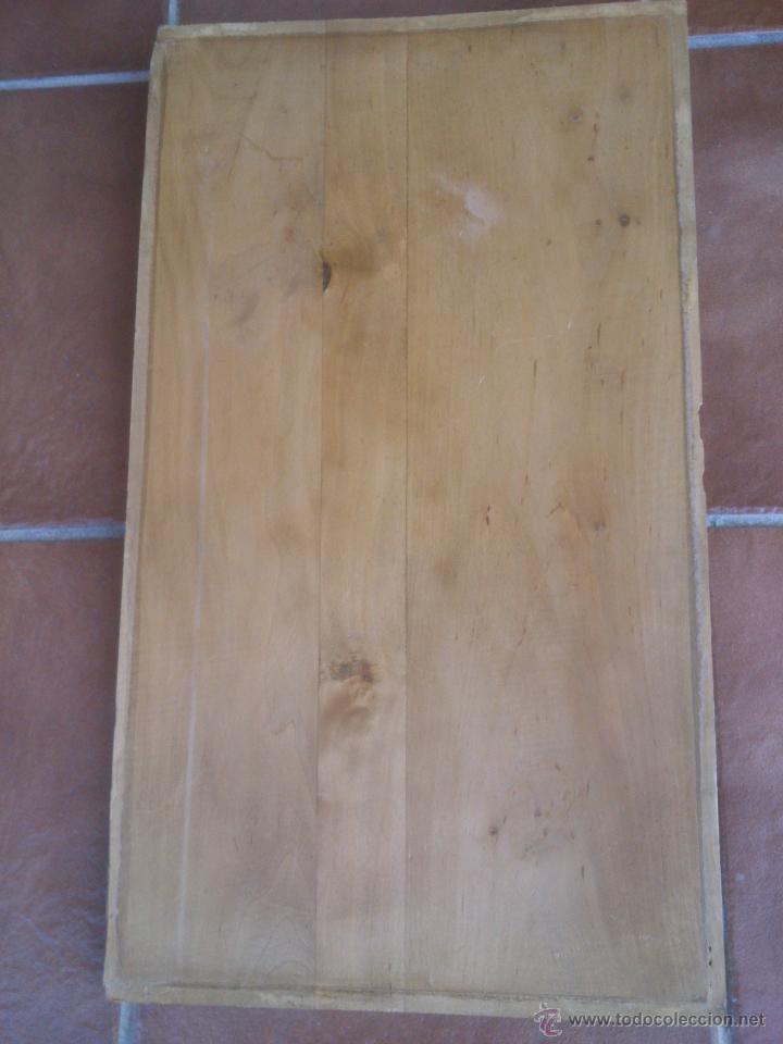 Antig&uuml;edades: Tabla de madera tallada con la representaci&oacute;n de un caballero - Foto 6