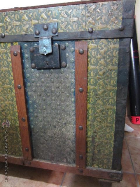 Antig&uuml;edades: Ba&uacute;l de madera recubierto de lata ( para restaurar ) - Foto 3
