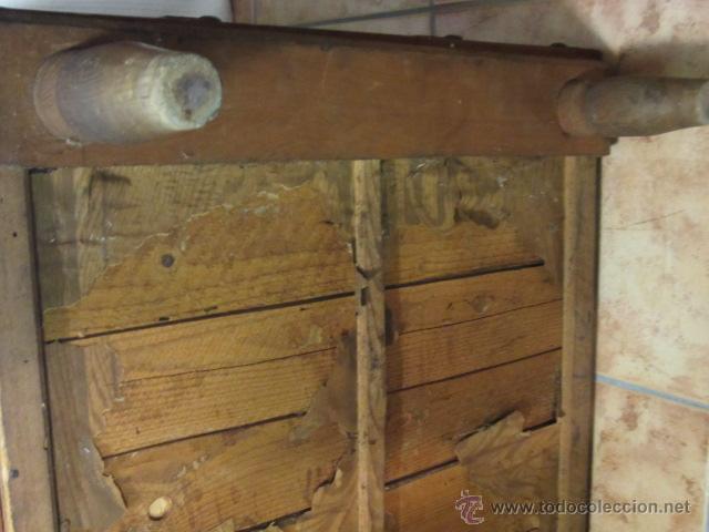 Antig&uuml;edades: Ba&uacute;l de madera recubierto de lata ( para restaurar ) - Foto 9