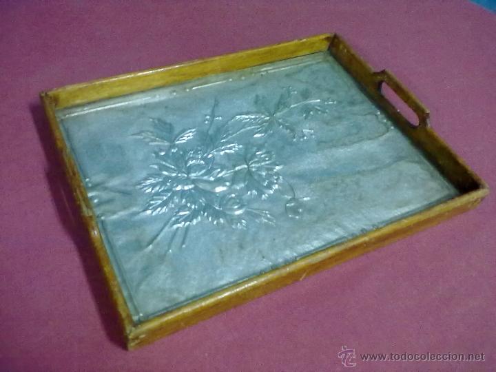 Antig&uuml;edades: BANDEJA ESTA&Ntilde;O MADERA Y CRISTAL - Foto 1