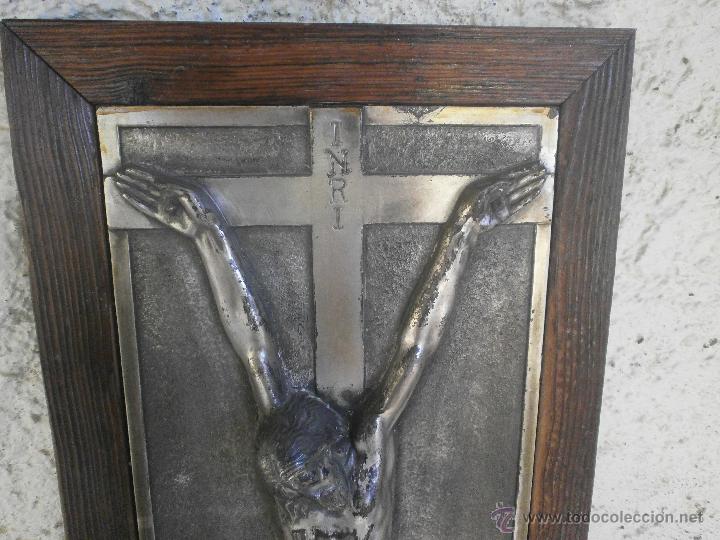 Antig&uuml;edades: CUADRO CRISTO CON METAL PLATEADO - Foto 2
