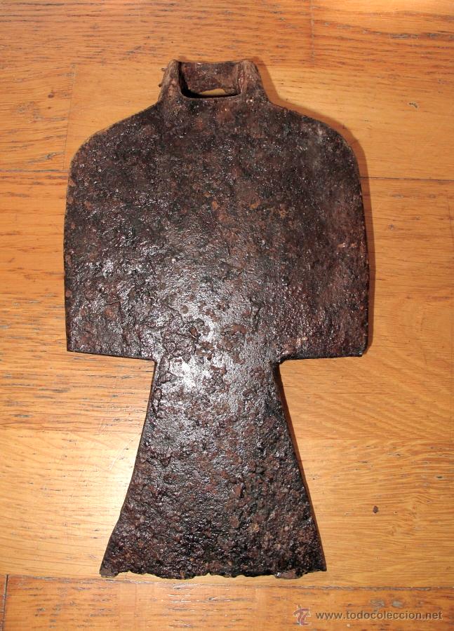 Antig&uuml;edades: ANTIQU&Iacute;SIMA AZADA DE FORJA. CURIOSA FORMA - Foto 2