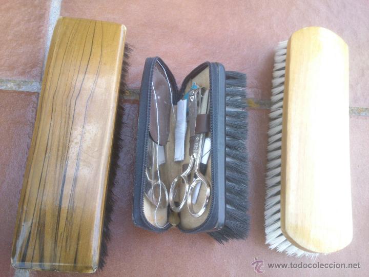 Antig&uuml;edades: ANTIGUOS CEPILLOS DE ROPA TRE DISTINTOS - Foto 1