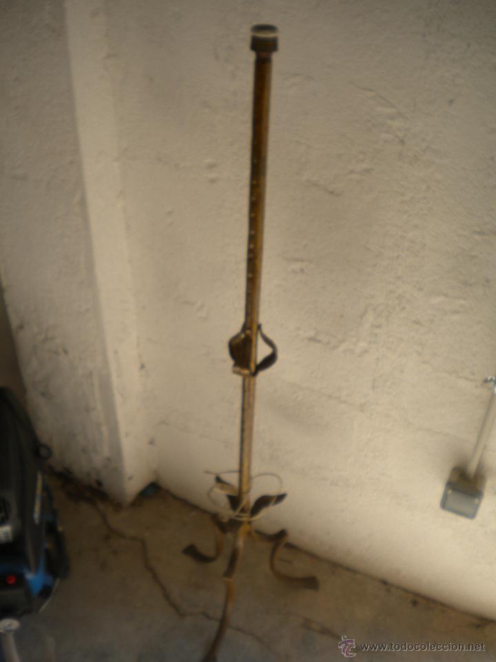 Antig&uuml;edades: Lampara de pie, de hierro. - Foto 1