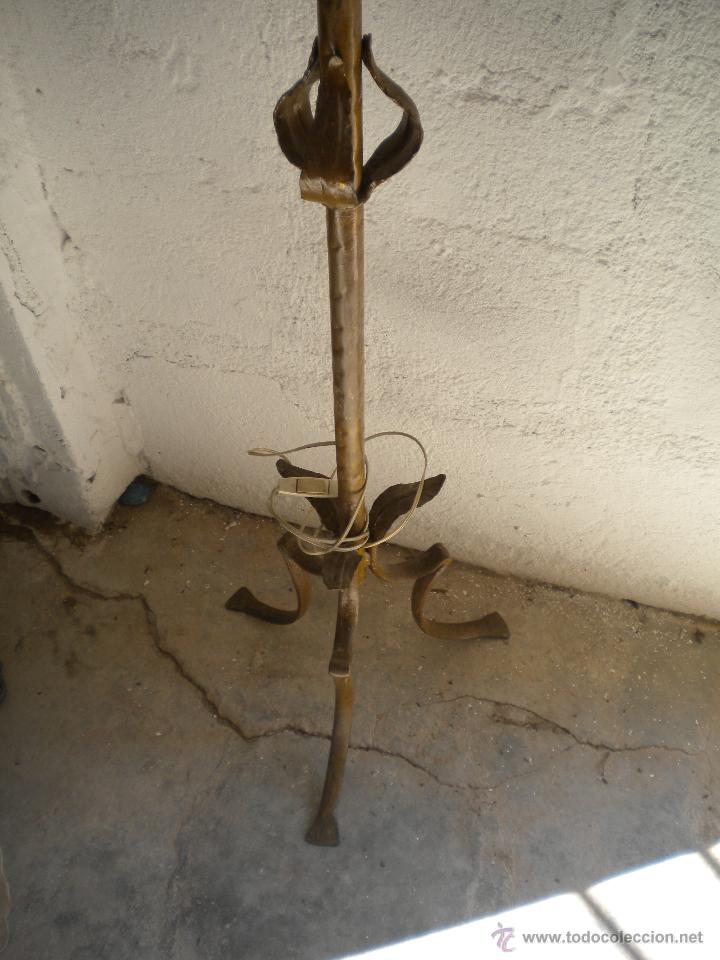 Antig&uuml;edades: Lampara de pie, de hierro. - Foto 2