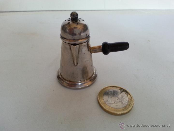 Antiguidades: PEQUE&Ntilde;O SALERO EN FORMA DE TETERA CON BA&Ntilde;O DE PLATA