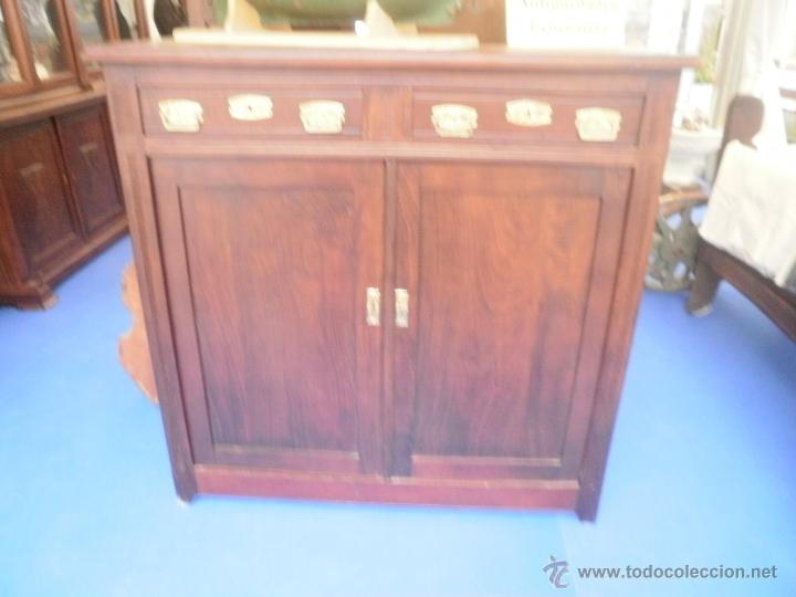 Antig&uuml;edades: COMODA - Foto 2