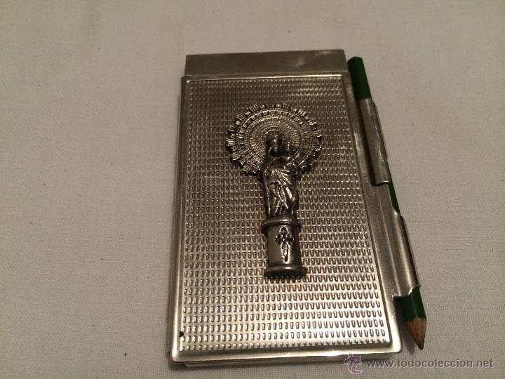 Antig&uuml;edades: ANTIGUA AGENDA METALICA EN MINIATURA CON LA IMAGEN DE LA VIRGEN DEL PILAR
