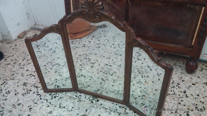 Oggetti Antichi: Espejo muy antiguo en madera con forma de triptico, con unos cristales biselados muy pesados