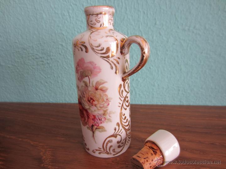 Antig&uuml;edades: peque&ntilde;a botella de porcelana - Foto 3