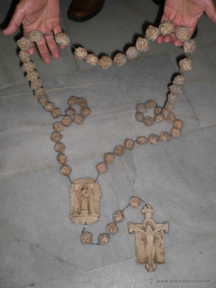 Antig&uuml;edades: Rosario de Pared &middot; Gran tama&ntilde;o (165 cm) &middot; Relieves Devocionales &middot; ca. 1930&ndash;1960.