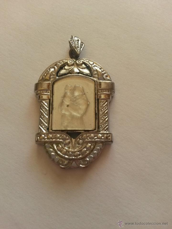 Antig&uuml;edades: Medalla religiosa de 3,5 x 2,5 cms - Foto 1