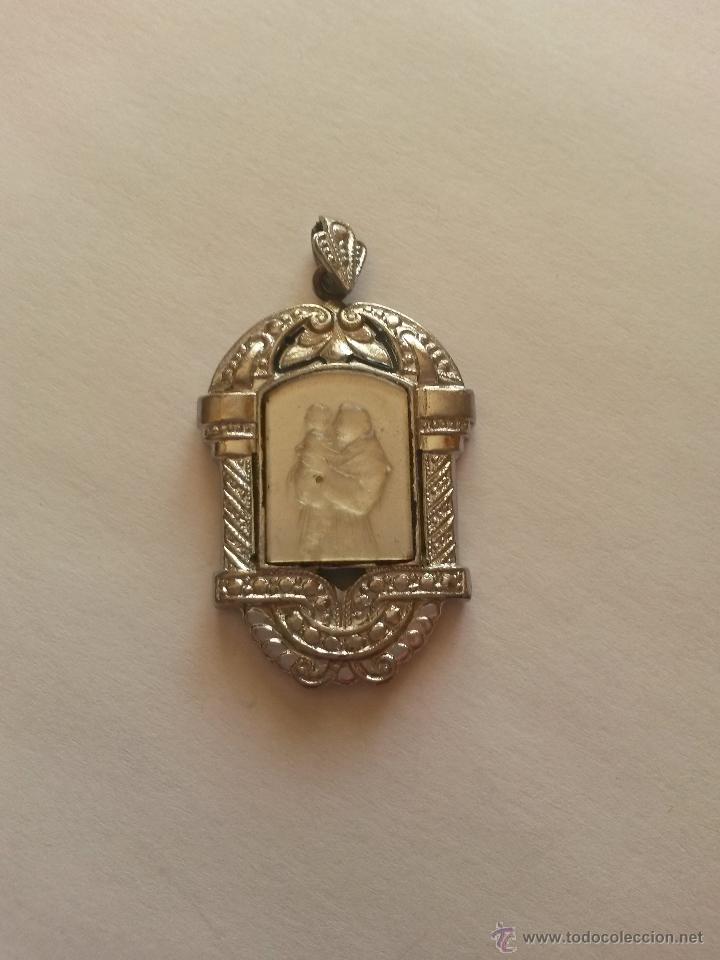 Antig&uuml;edades: Medalla religiosa de 3,5 x 2,5 cms - Foto 2