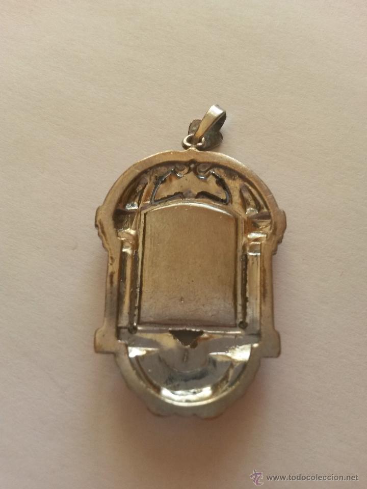 Antig&uuml;edades: Medalla religiosa de 3,5 x 2,5 cms - Foto 3