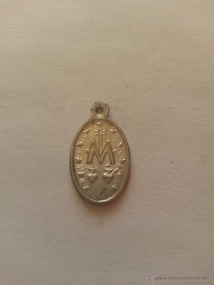 Antig&uuml;edades: Medalla virgen de 2,3 x 1,3 cms - Foto 2