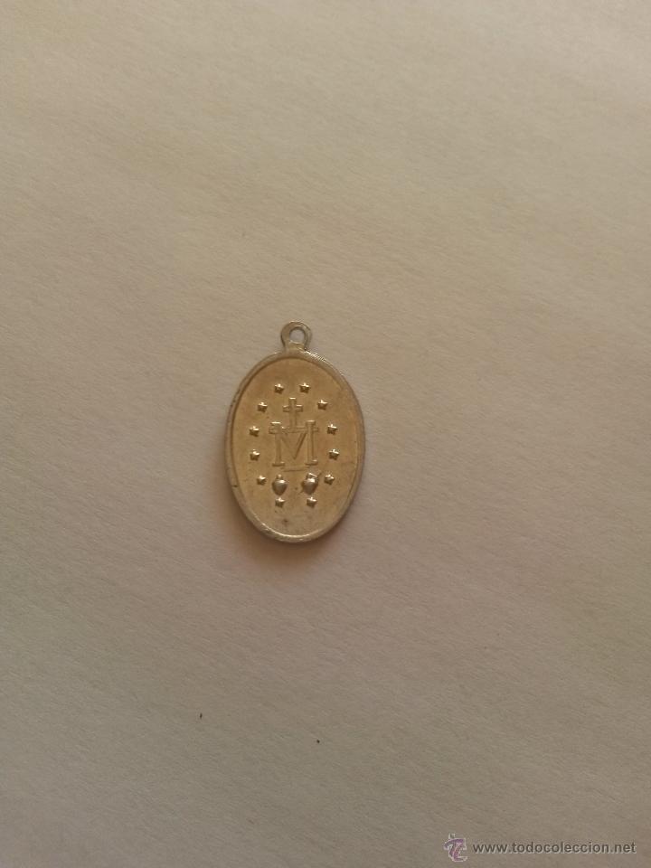 Antig&uuml;edades: Medalla virgen de 2,3 x 1,3 cms - Foto 2