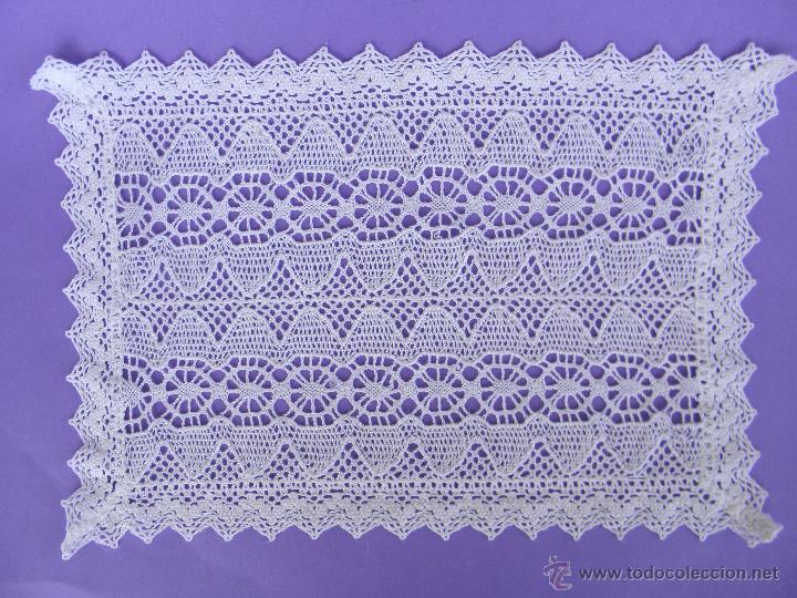 Antig&uuml;edades: Antiguo tapete rectangular de hilo blanco, de 38 x 26 cm - Foto 1