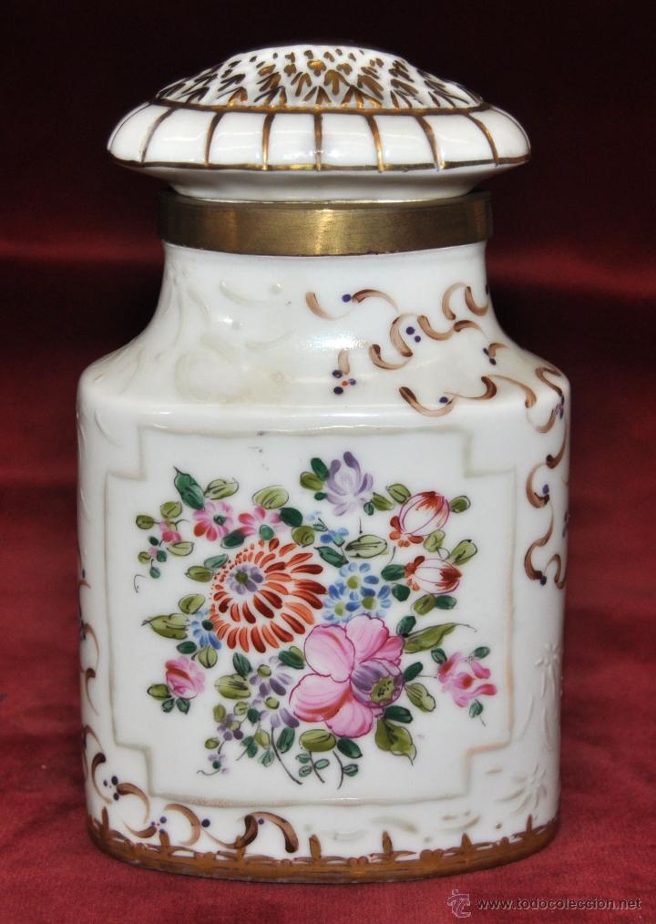 Antiquit&eacute;s: BOTELLA EN PORCELANA ESMALTADA Y PINTADA, &Egrave;DME SAMSON, (SIGLO XIX)