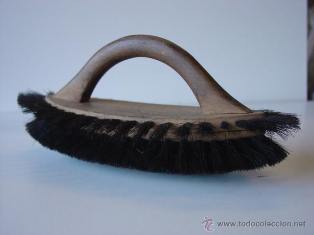 Antig&uuml;edades: Antiguo y curioso doble cepillo de madera con asa - Foto 1