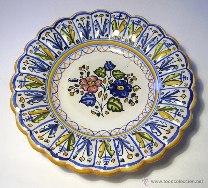 Antig&uuml;edades: PLATO GALLONADO DE TALAVERA - Foto 2